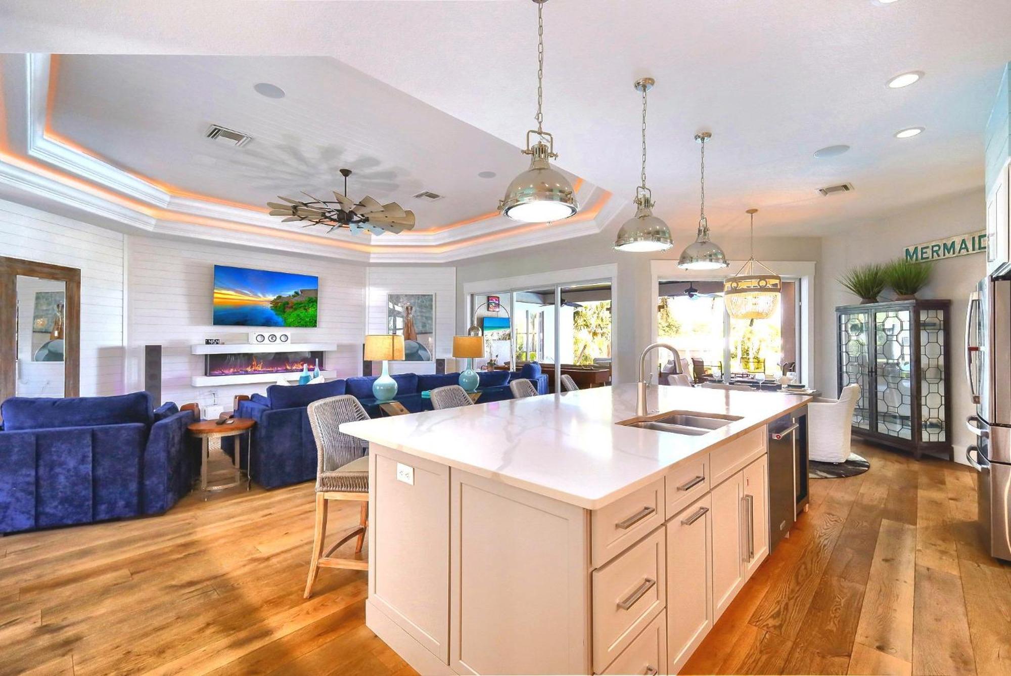 Bikinis And Martinis Waterfront Canal Villa Anna Maria Exterior photo