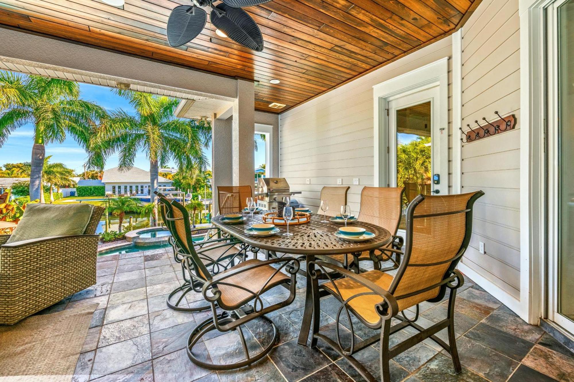 Bikinis And Martinis Waterfront Canal Villa Anna Maria Exterior photo